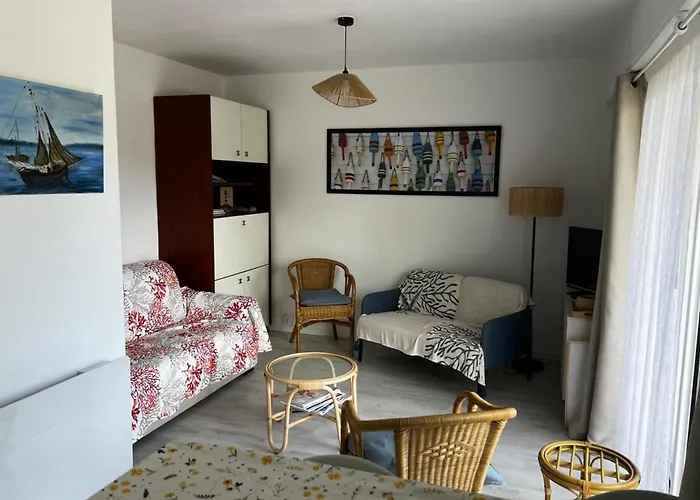 With Balcony - 2 Min And Aquabaule