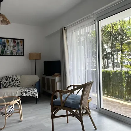 With Balcony - 2 Min And Aquabaule *