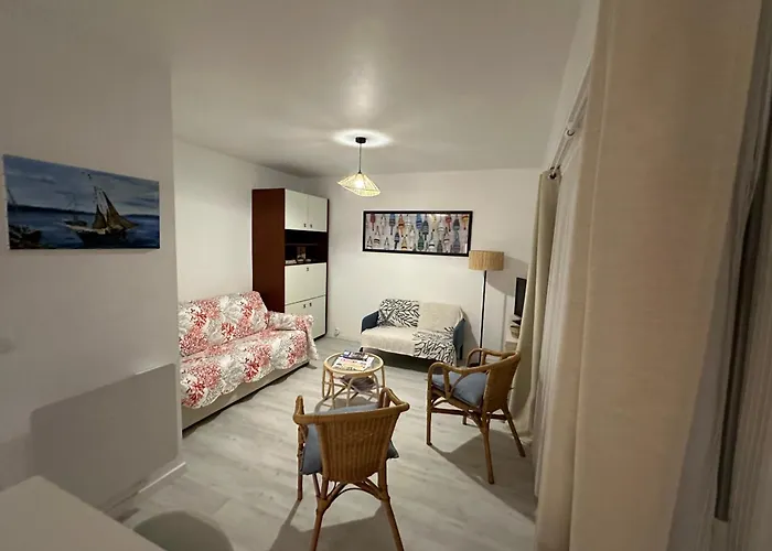 With Balcony - 2 Min And Aquabaule